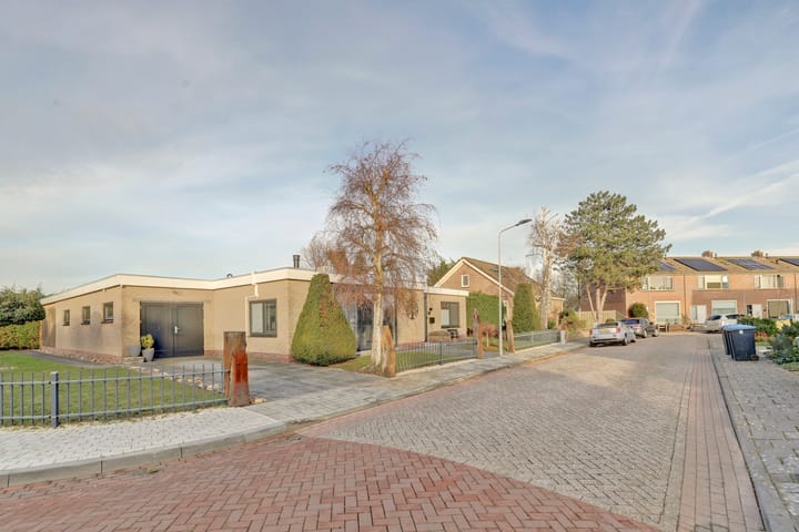 Foto 35 van Zonnebloemstraat 1