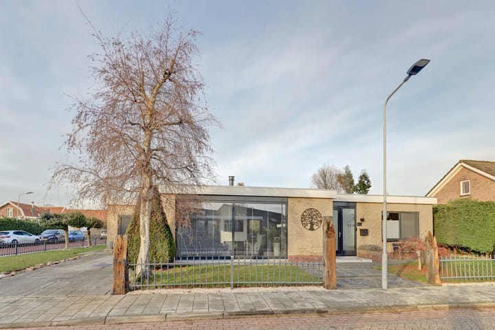 Foto 45 van Zonnebloemstraat 1