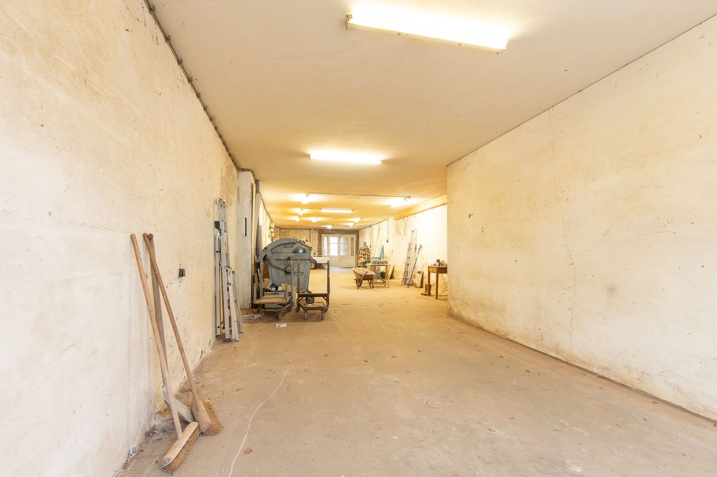 View photo 2 of Hooigracht 73