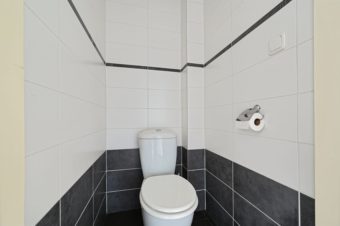 Photo 5 of Caan van Necklaan 90