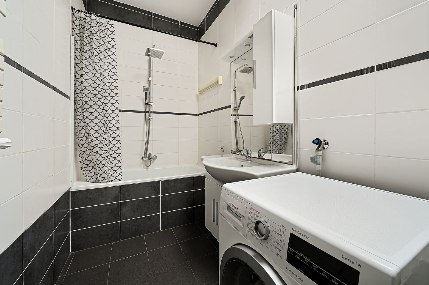 Photo 19 of Caan van Necklaan 90