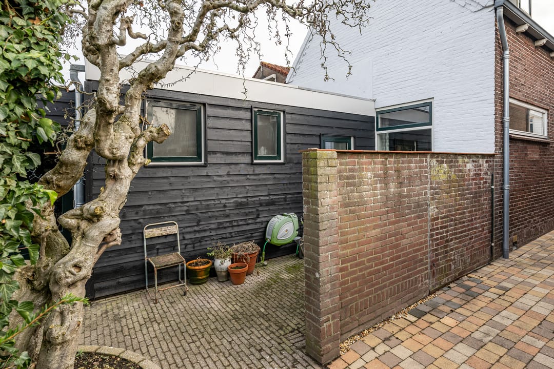 Photo 37 of Burgemeester Sterkstraat 9