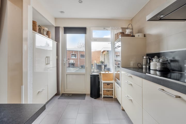 Photo 19 of Van Hogendorpplein 45