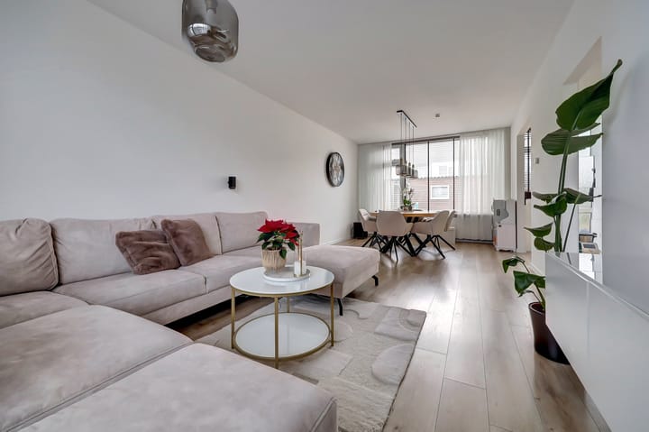 Photo 5 of Van Broekhuisenstraat 7