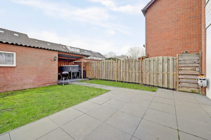 Photo 32 of Van Broekhuisenstraat 7