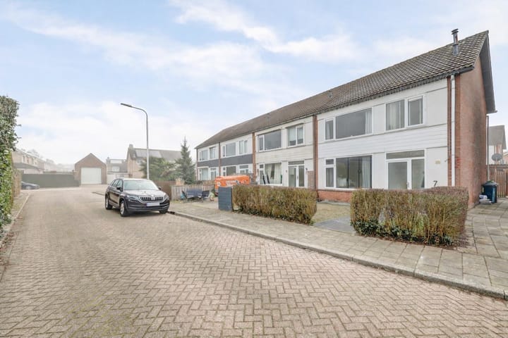 Photo 33 of Van Broekhuisenstraat 7