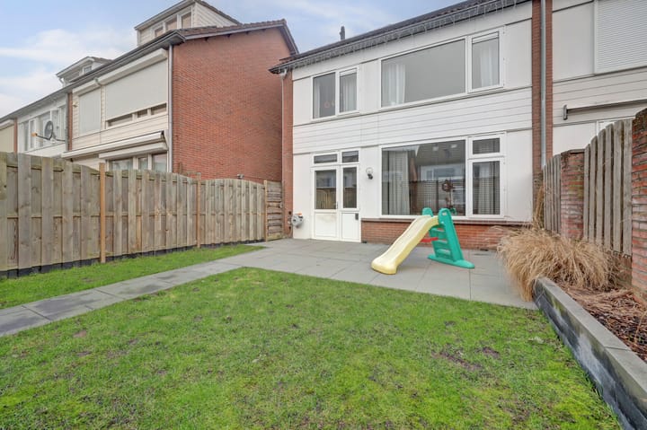 Photo 2 of Van Broekhuisenstraat 7