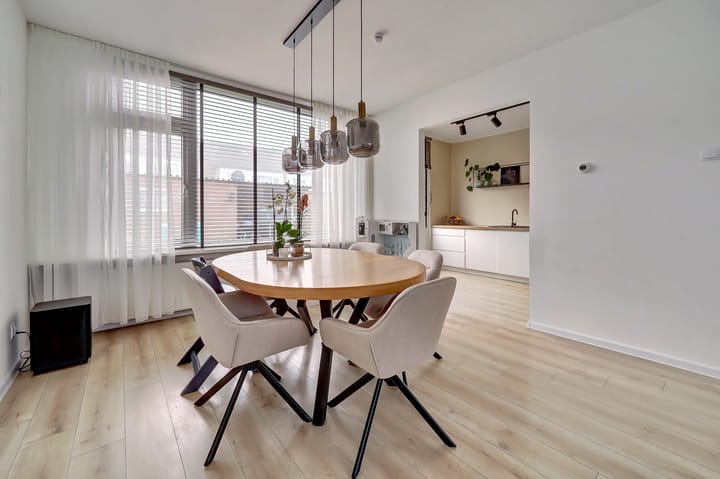 Photo 9 of Van Broekhuisenstraat 7