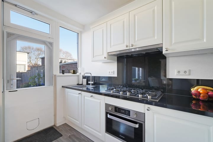 Foto 15 van Oostzeestraat 10