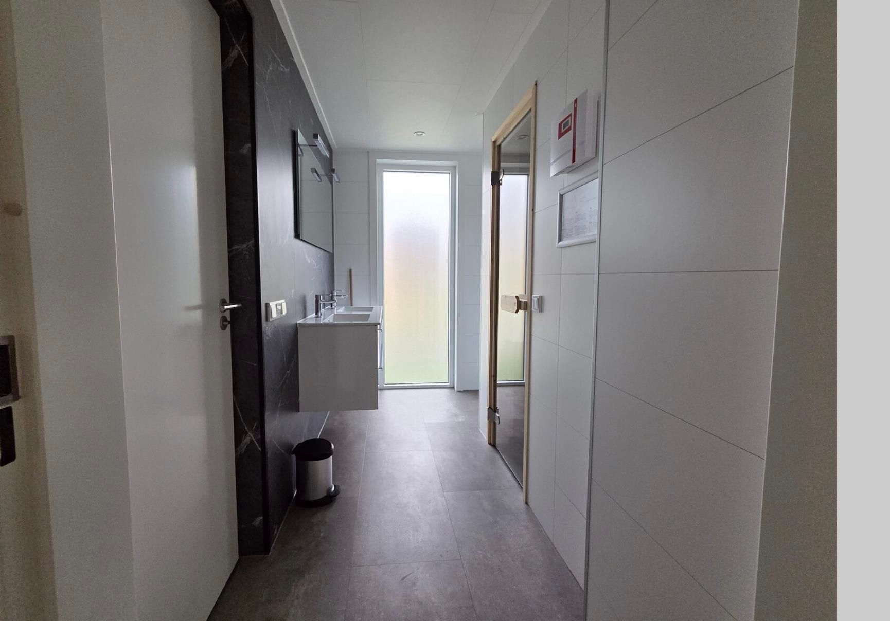 6-bedroom freehold villa in Hellevoetsluis — photo 2 of 5