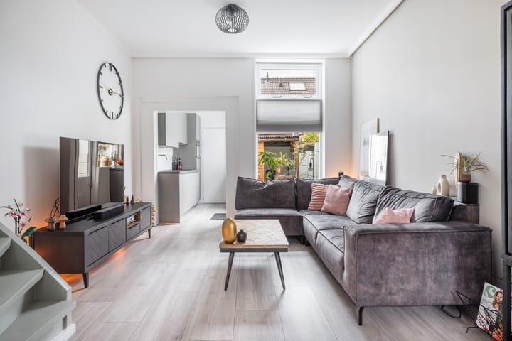 Photo 2 of Leliestraat 5