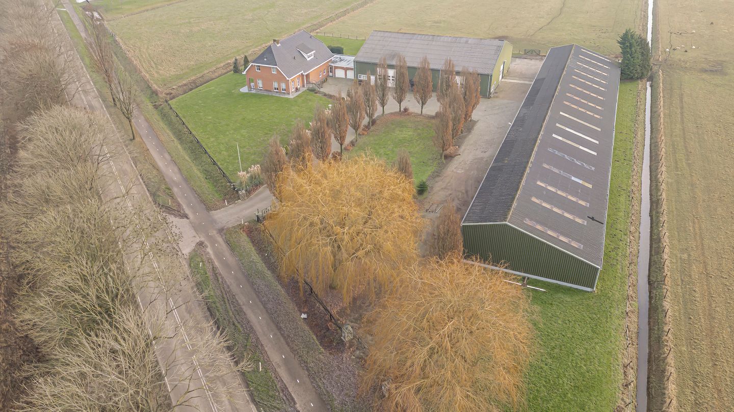 Bekijk foto 1 van Spoorstraat 5