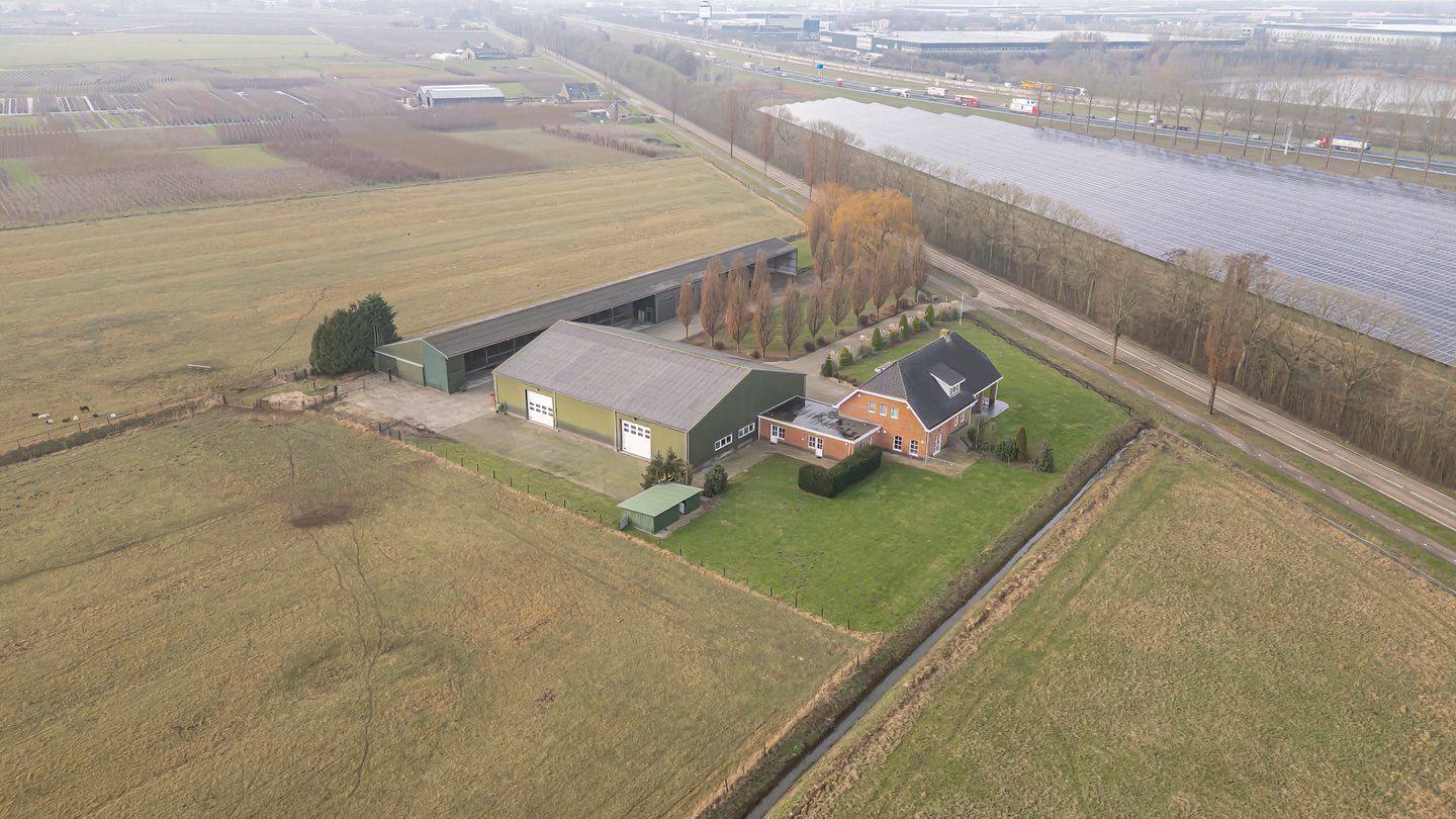 Bekijk foto 2 van Spoorstraat 5