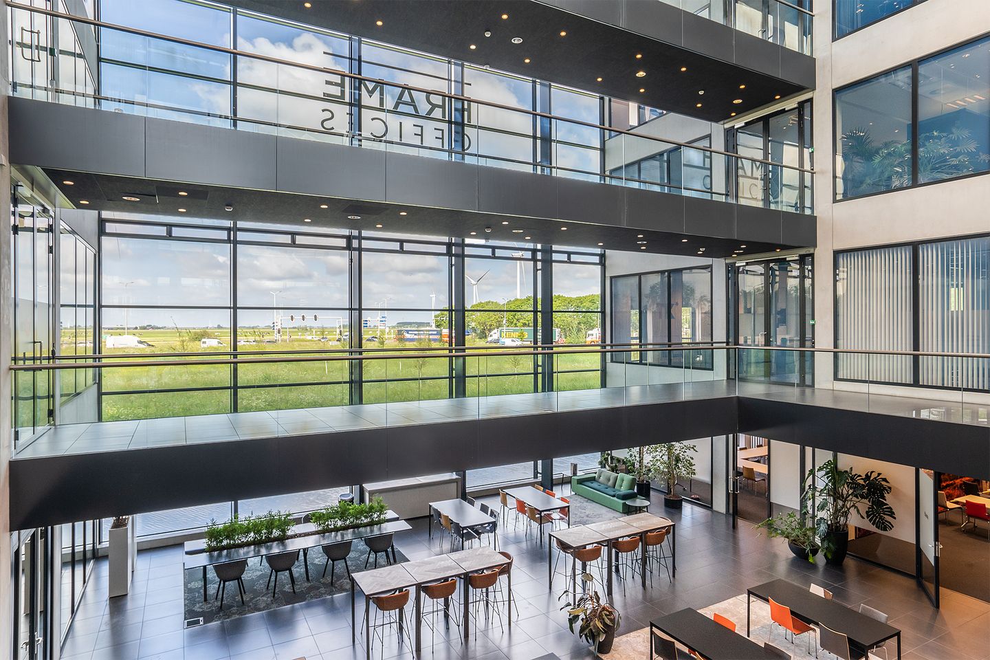 View photo 3 of Flemingweg 8