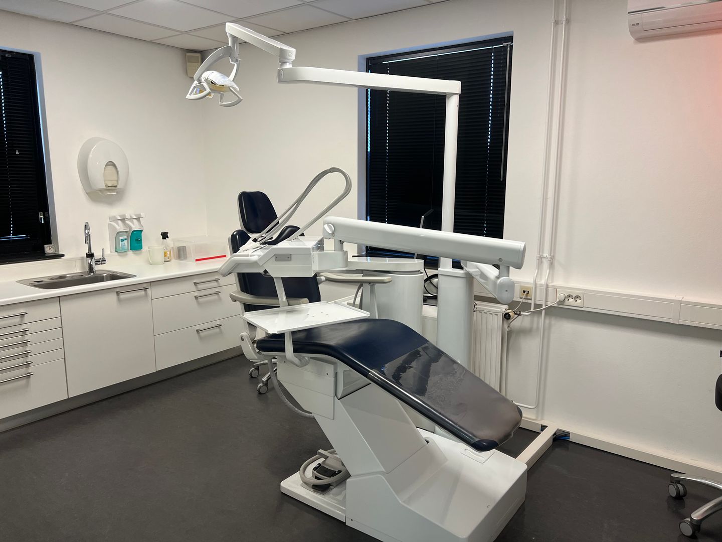 View photo 3 of Valendries 1