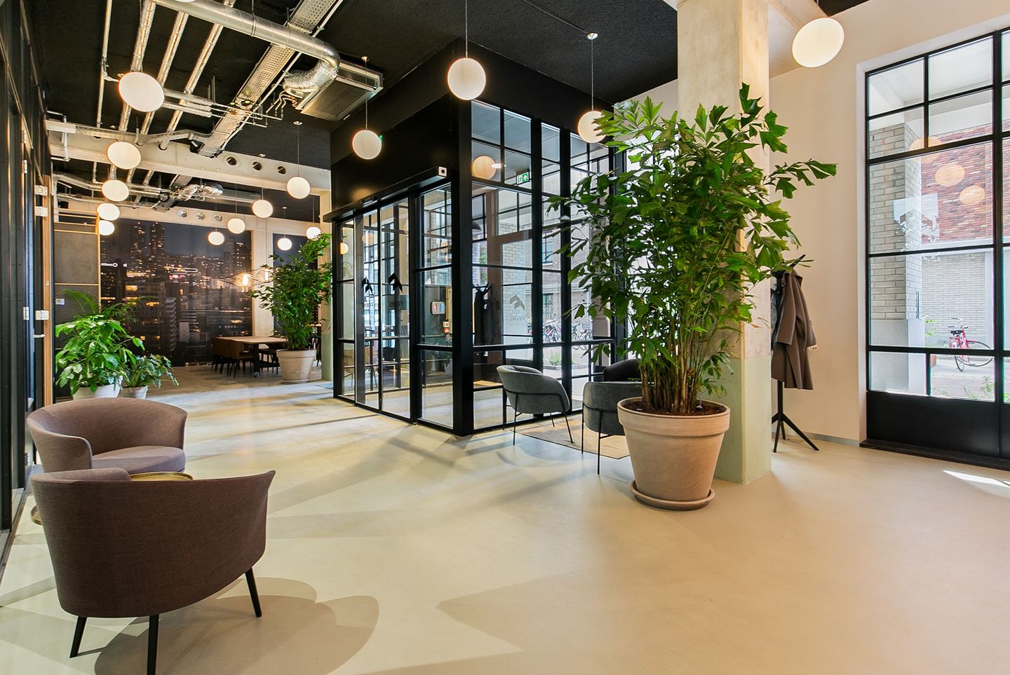 Bekijk foto 2 van Karl Weisbardstraat 181