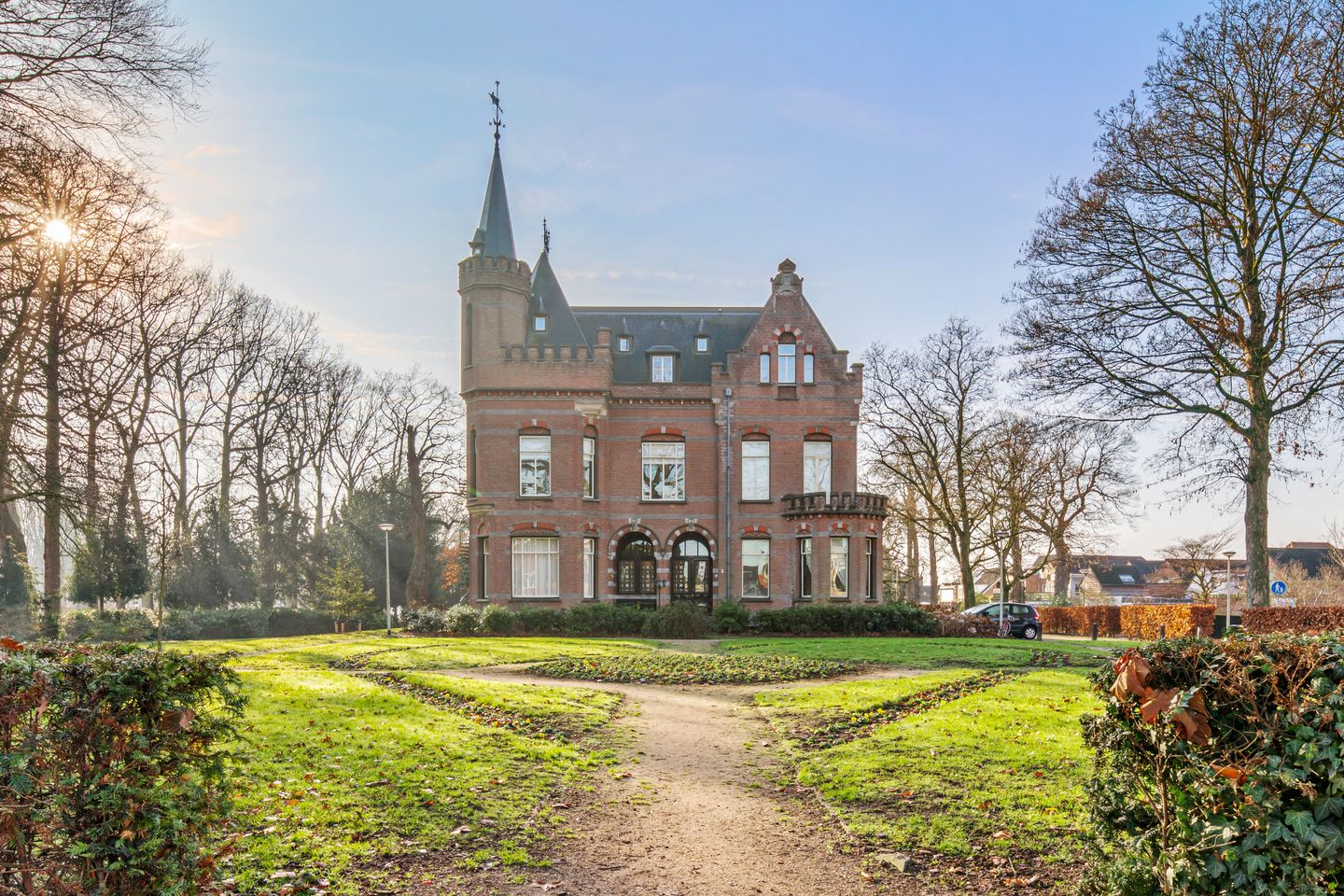 Bekijk foto 2 van Burgerhoutsestraat 12