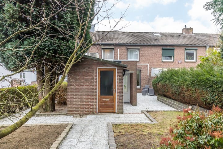 Photo 32 of Brandtstraat 1