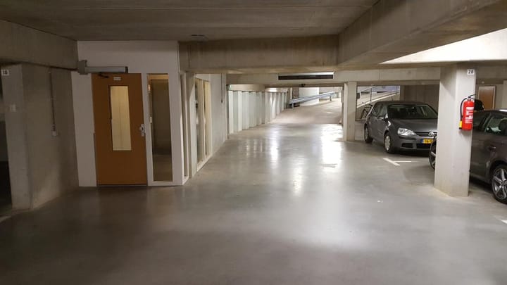 Foto 6 van Plein - parkeerplek 27