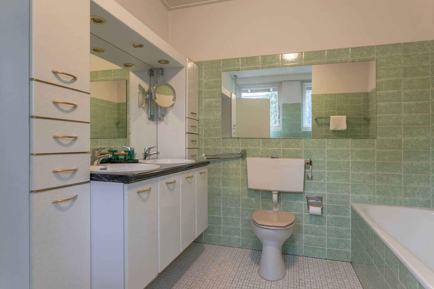 Photo 20 of Burgemeester van Erplaan 4