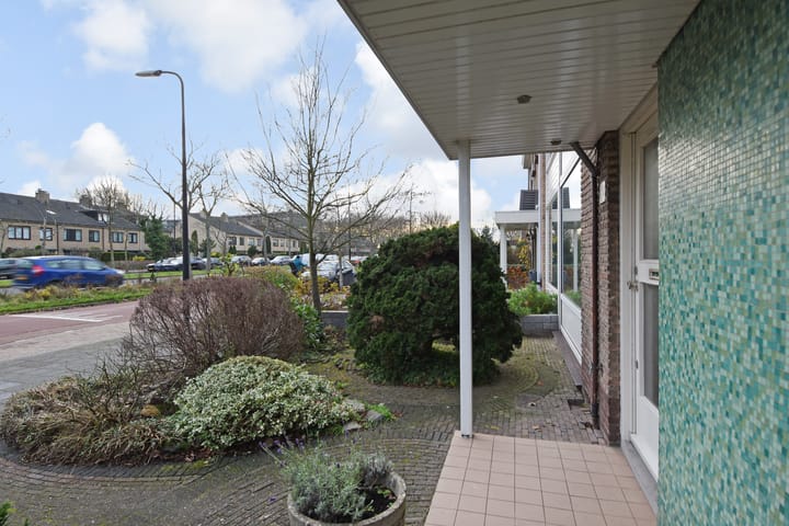 Photo 4 of Sir Winston Churchillln 424