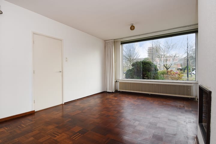 Photo 11 of Sir Winston Churchillln 424