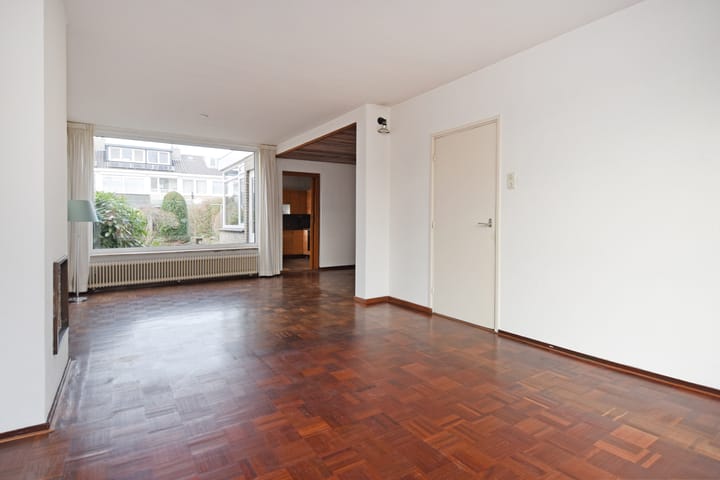 Photo 15 of Sir Winston Churchillln 424