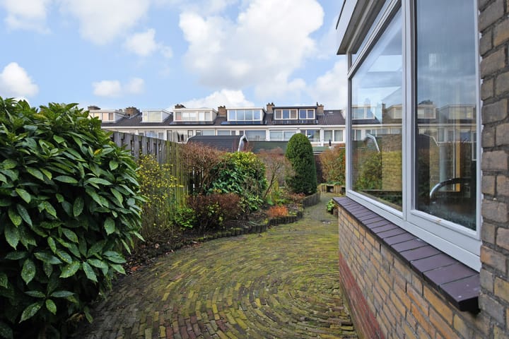 Photo 20 of Sir Winston Churchillln 424