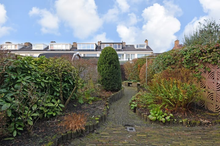 Photo 21 of Sir Winston Churchillln 424