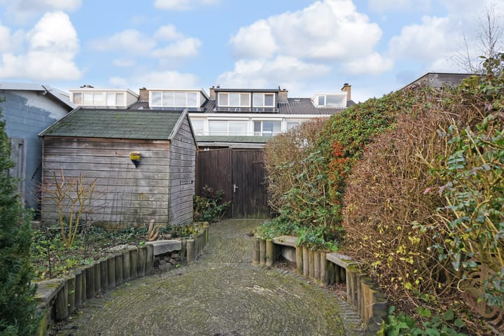 Photo 22 of Sir Winston Churchillln 424