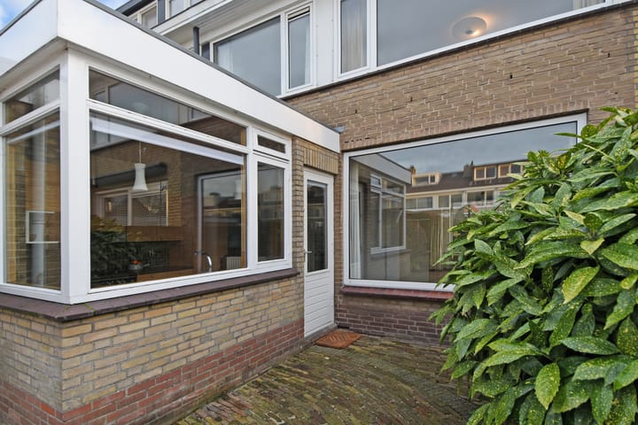 Photo 26 of Sir Winston Churchillln 424