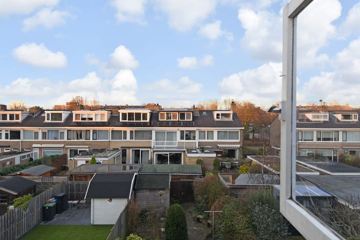 Photo 36 of Sir Winston Churchillln 424