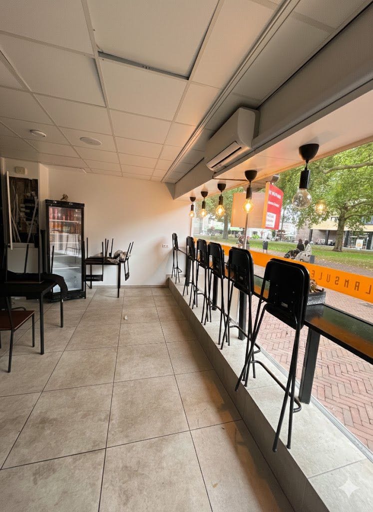 Bekijk foto 2 van Gele Rijders Plein 25