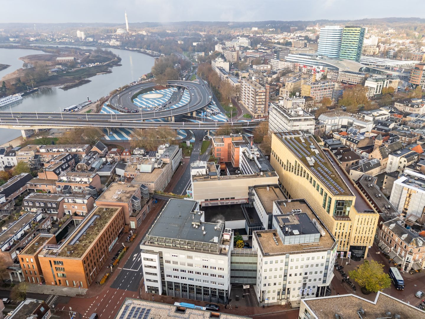 Bekijk foto 2 van Vossenstraat 6