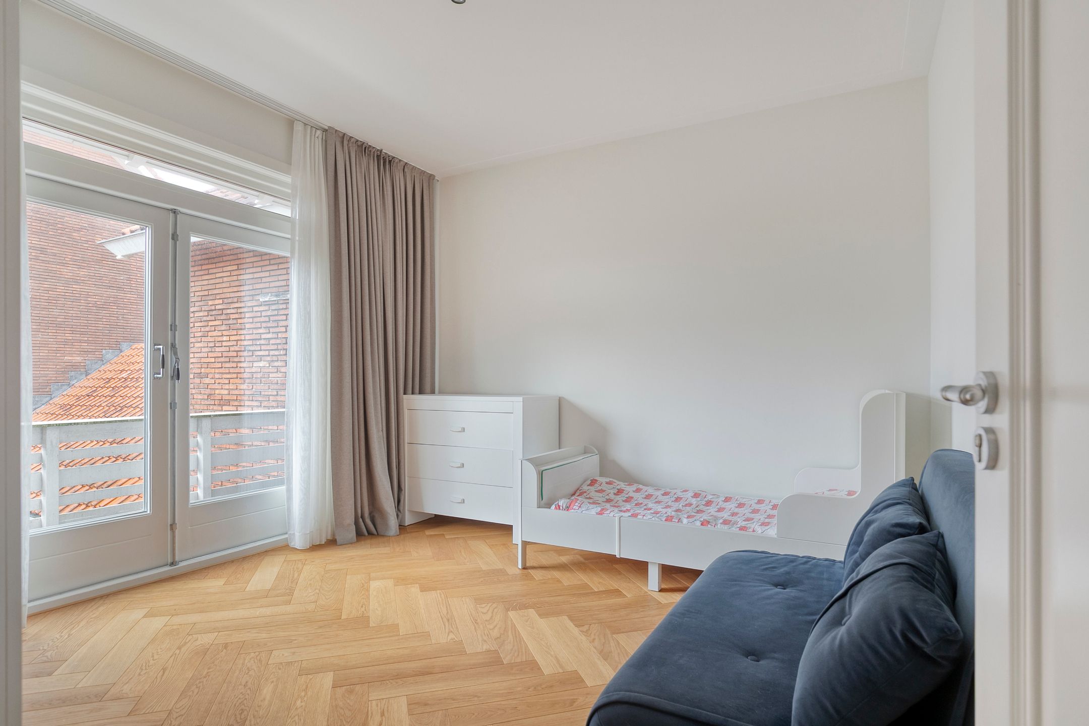 Foto 24 van Van den Broekelaan 1