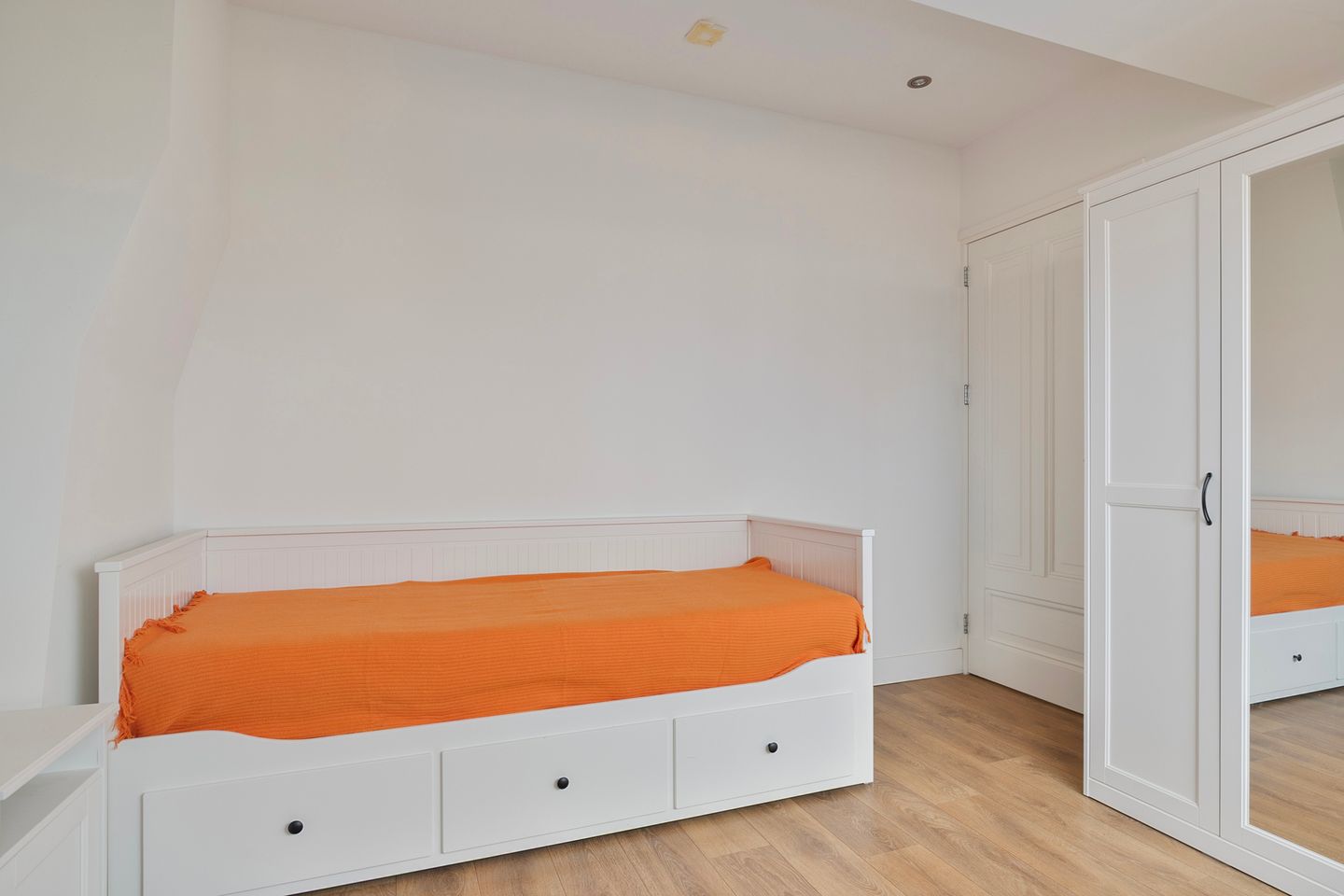 Foto 35 van Van den Broekelaan 1