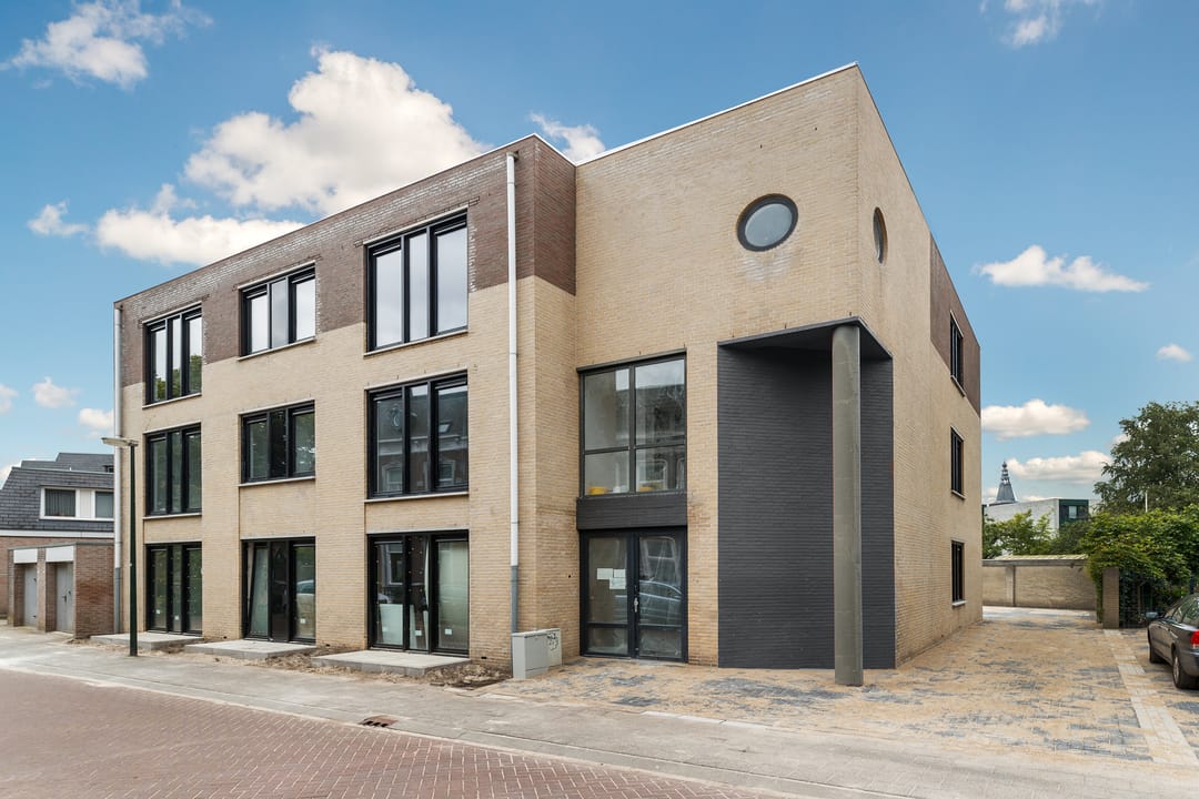 Photo 1 of Rechterstraat 67-08