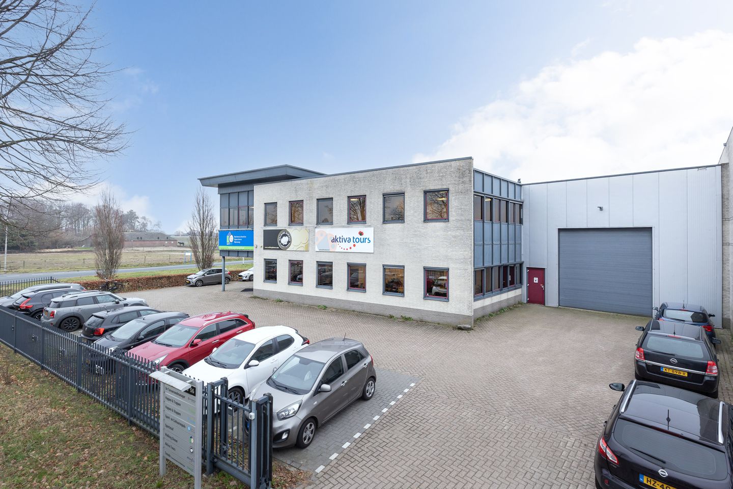 View photo 2 of Ommelseweg 56