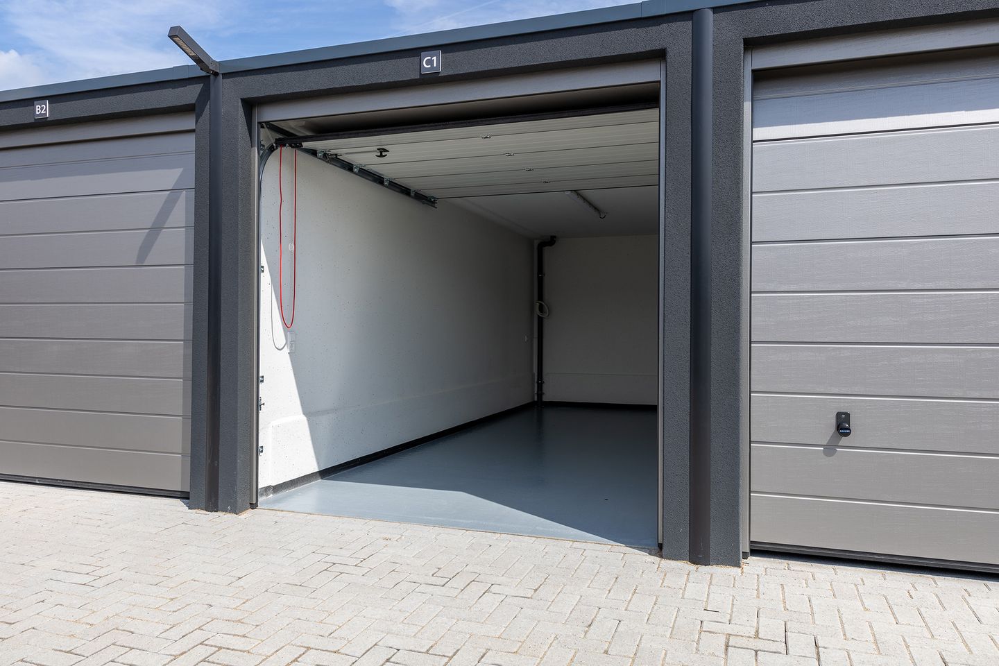 View photo 3 of Productiestraat 9