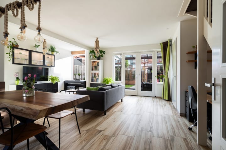 Photo 2 of De Does 8