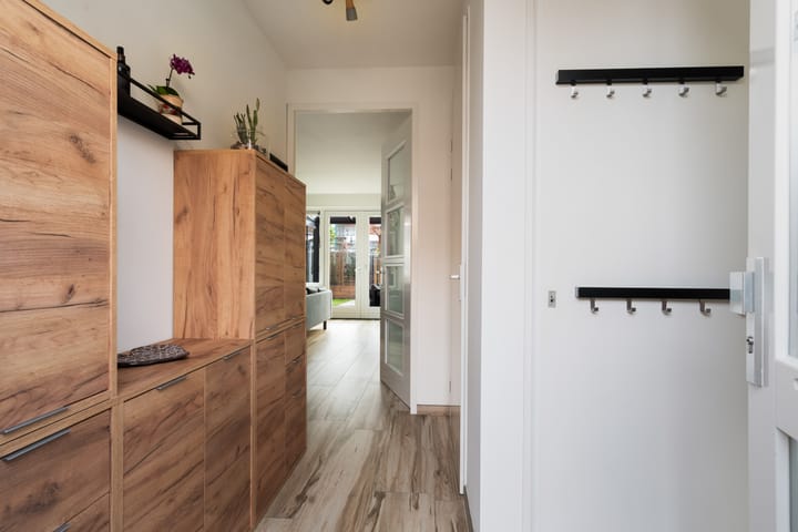 Photo 7 of De Does 8