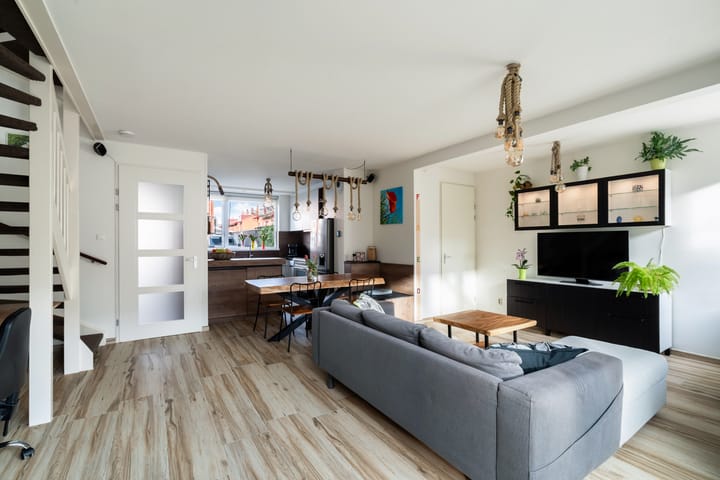 Photo 11 of De Does 8