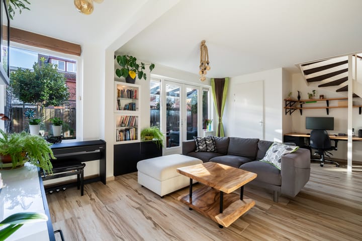 Photo 13 of De Does 8