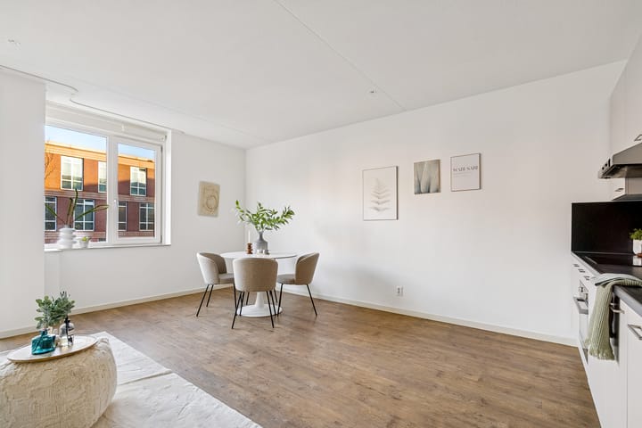 Foto 15 van San Marinostraat 25