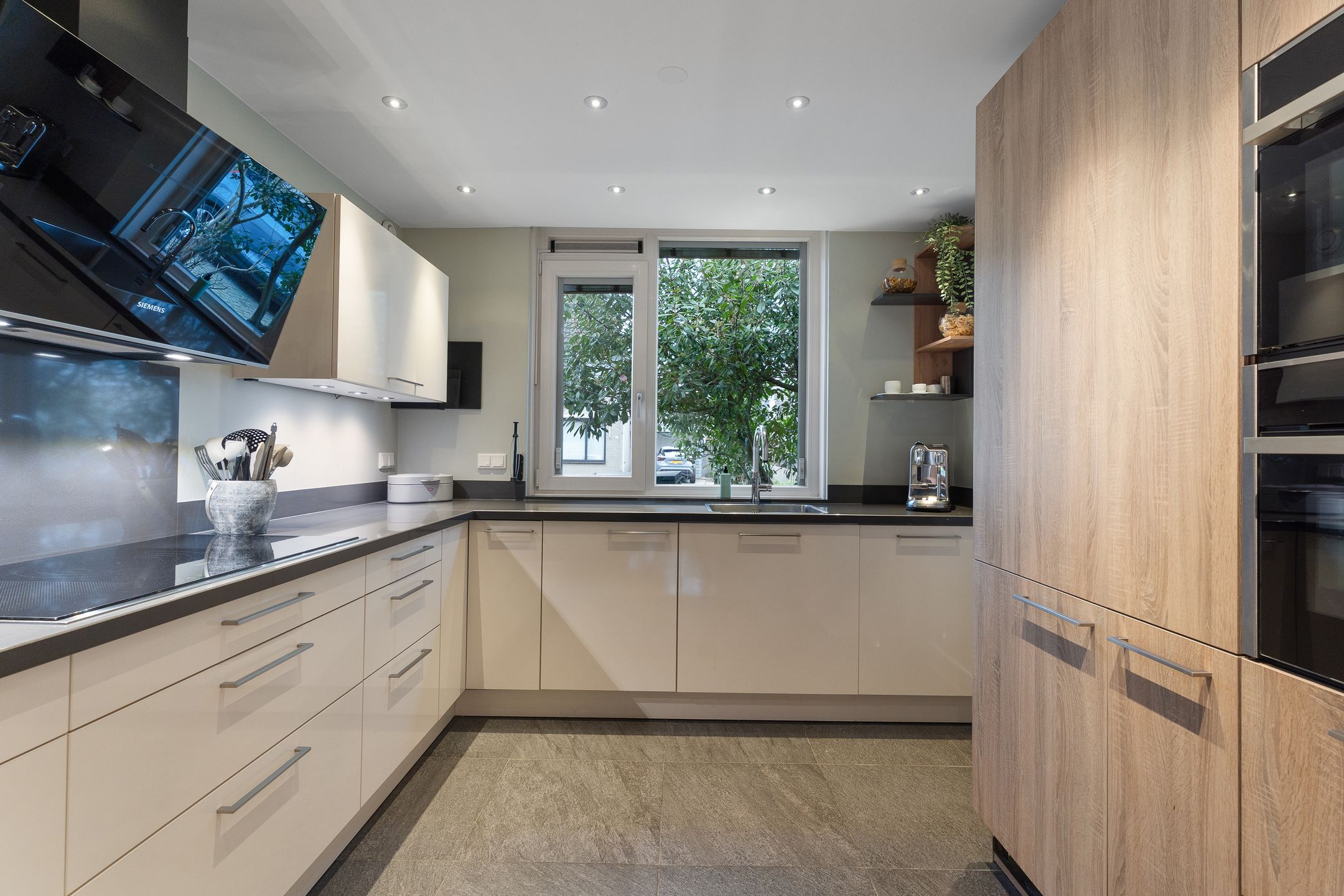 Photo 24 of J. Duikerstraat 7