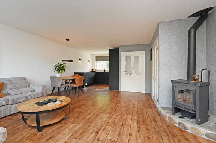 Photo 3 of Spinel 52