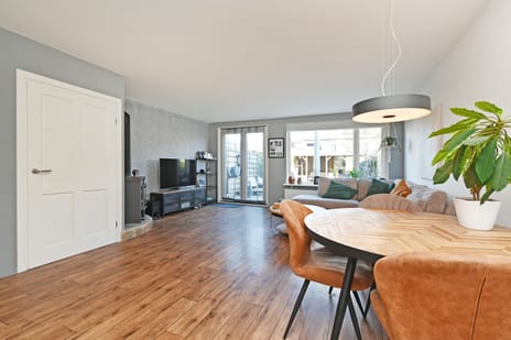 Spinel 52 secondary image