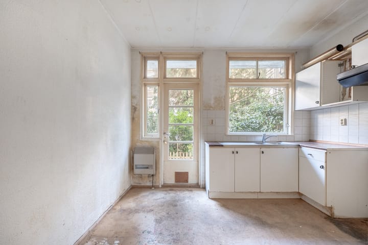 Photo 10 of Piet Gijzenbrugstraat 8-H