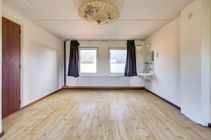 Photo 19 of Oosterhoutseweg 8