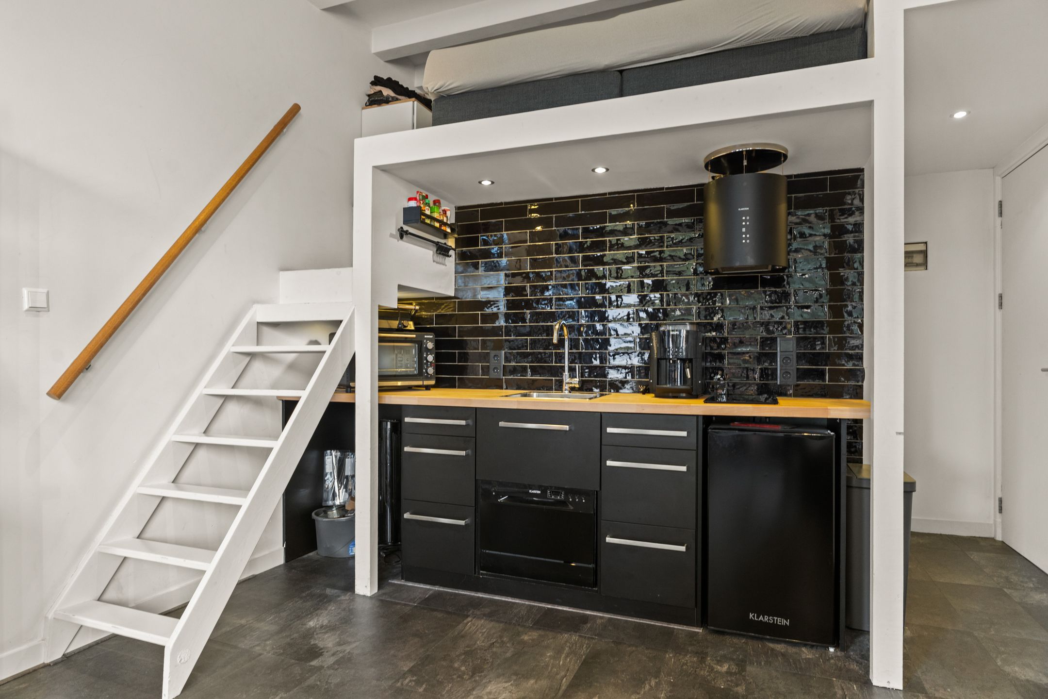 Photo 3 of Van Oldenbarneveldtstraat 11-B